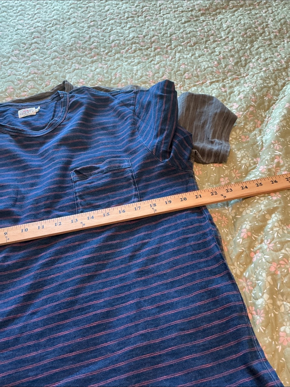 Faherty Brand Bundle of two T-shirts with pockets L - Picture 6 of 9